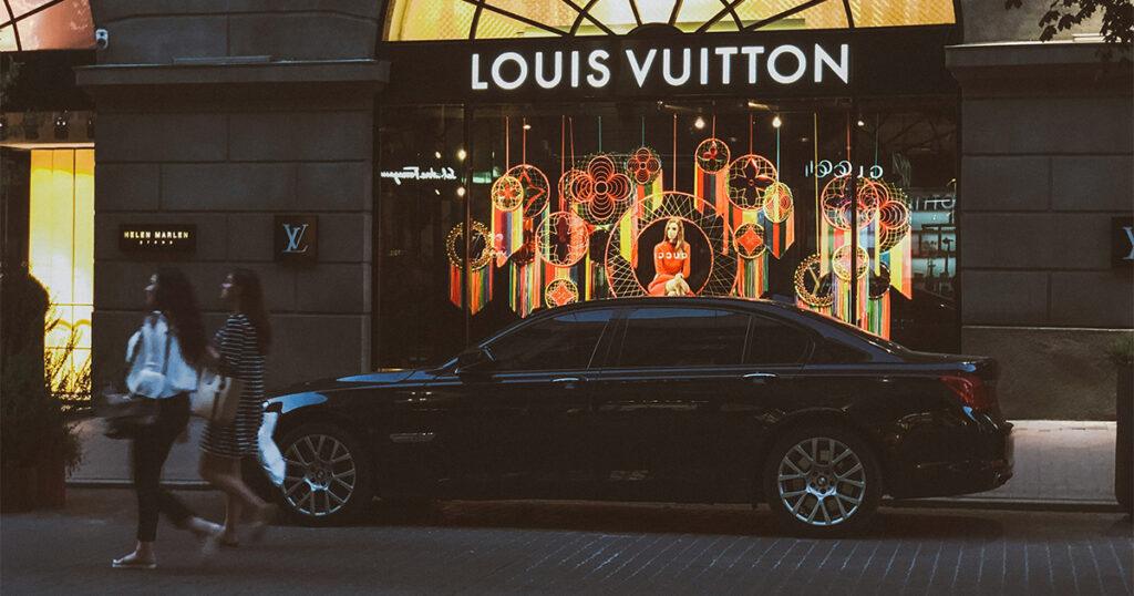 Read more about the article Can Luxury Brands Rebuild Trust in an AI-Driven Era?